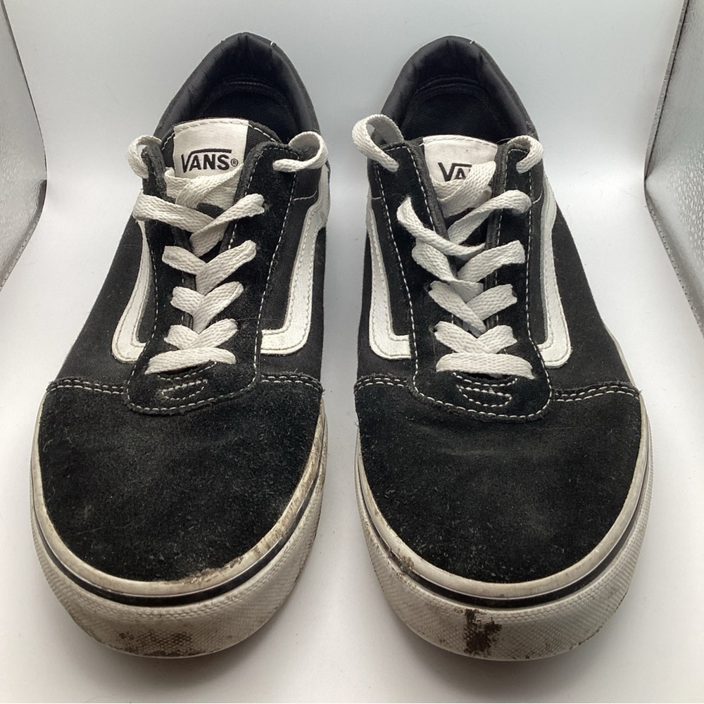 Vans Youth Black Low Top Skateboarding Shoe Size 6 Style #500714 Off The Wall